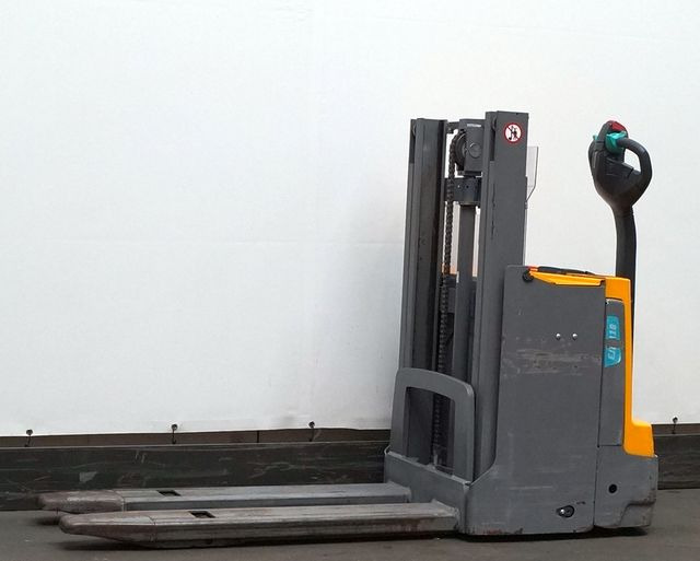 Stacker Jungheinrich EJD118