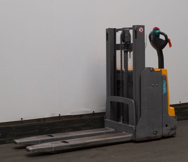 Stacker Jungheinrich EJD118