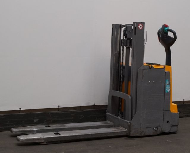 Stacker Jungheinrich EJD118