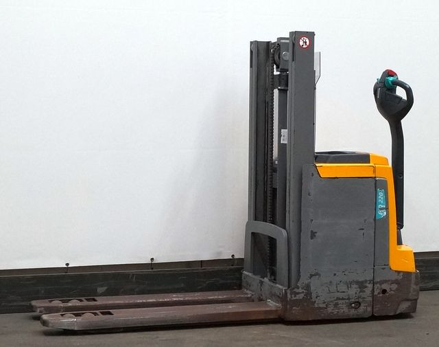 Stacker Jungheinrich EJD220
