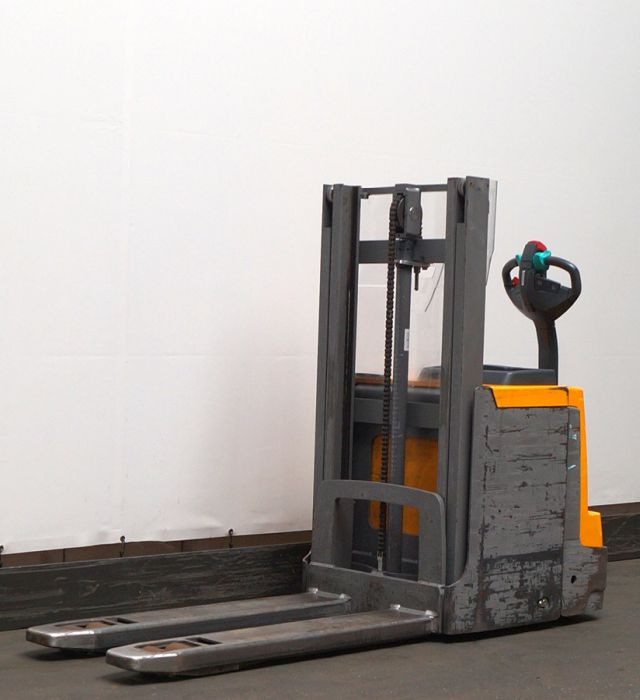 Stacker Jungheinrich EJD220