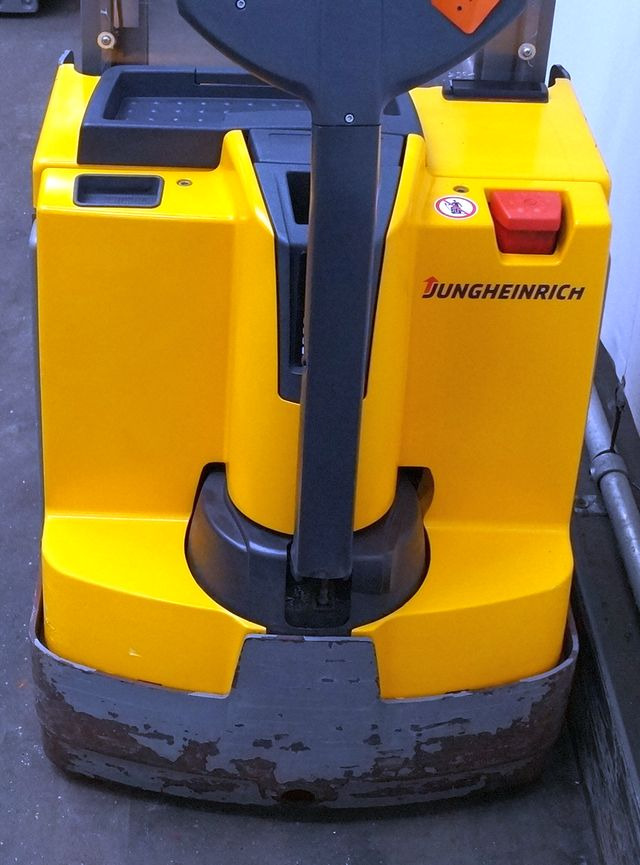 Stacker Jungheinrich EJD220