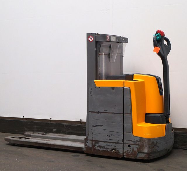 Stacker Jungheinrich EJD220