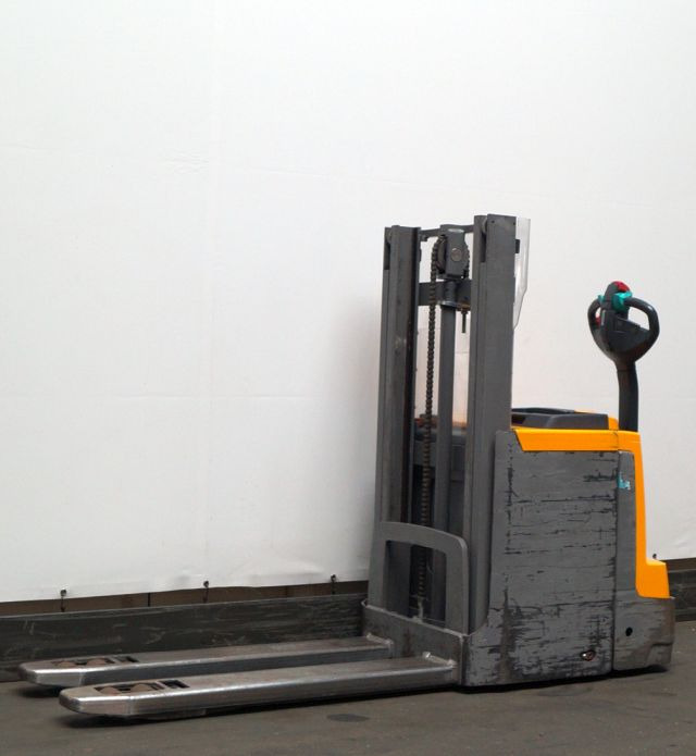 Stacker Jungheinrich EJD220