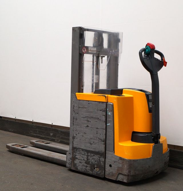 Stacker Jungheinrich EJD220