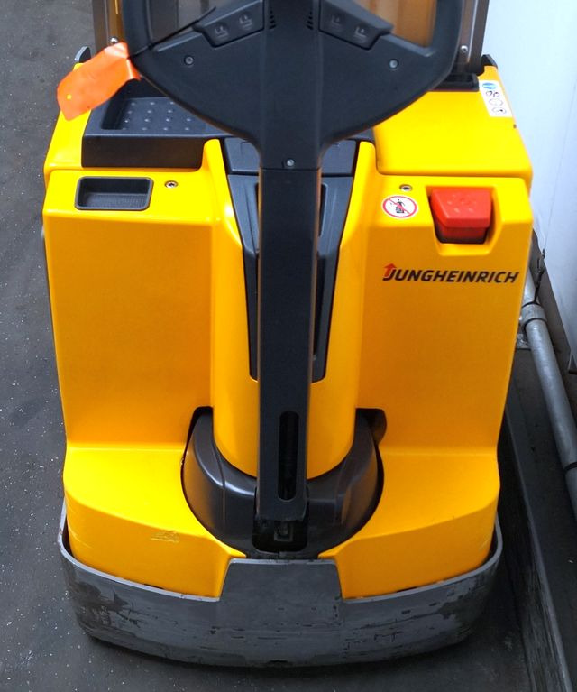 Stacker Jungheinrich EJD220