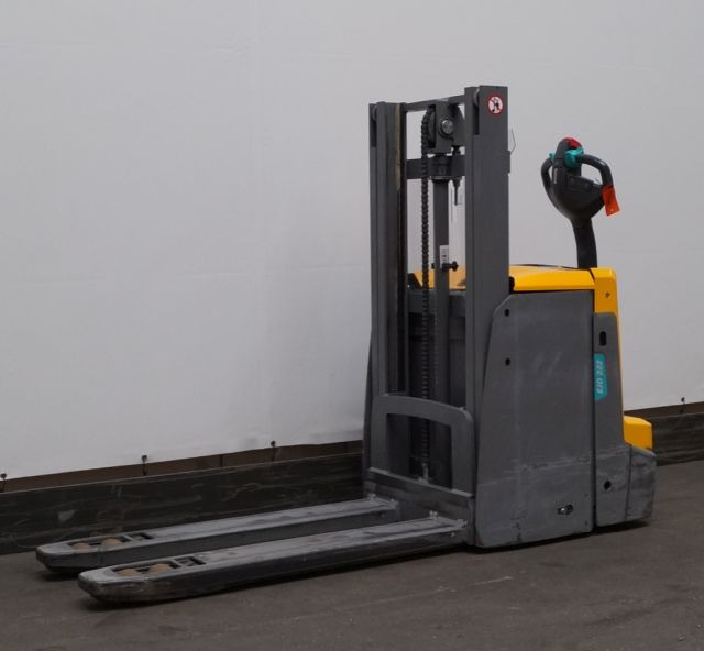 Stacker Jungheinrich EJD222