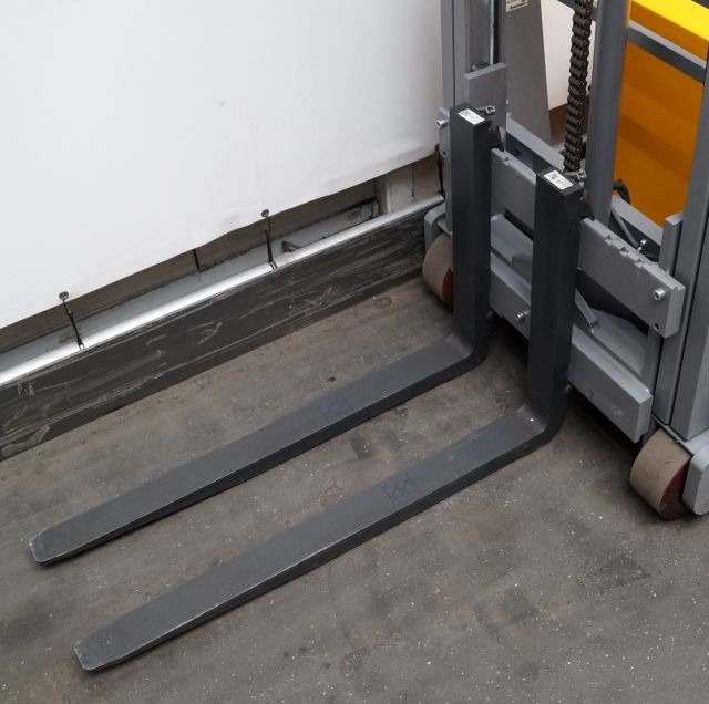 Stacker Jungheinrich EJG110