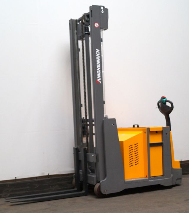 Stacker Jungheinrich EJG110