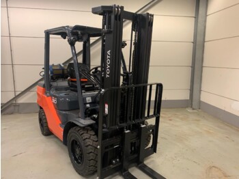 Diesel forklift TOYOTA 02-8FGF30: picture 3