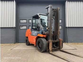 Rough terrain forklift TOYOTA 42-7FD40: picture 1