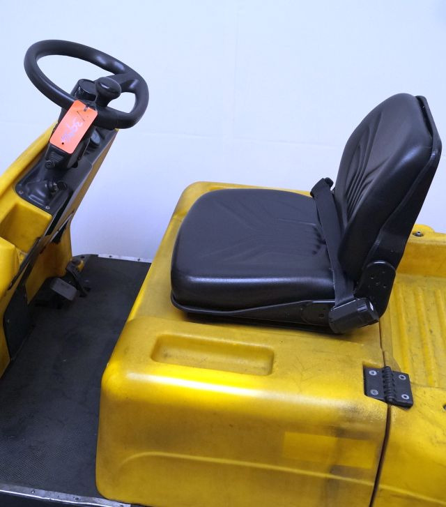 Tow tractor Dec Bull 6N