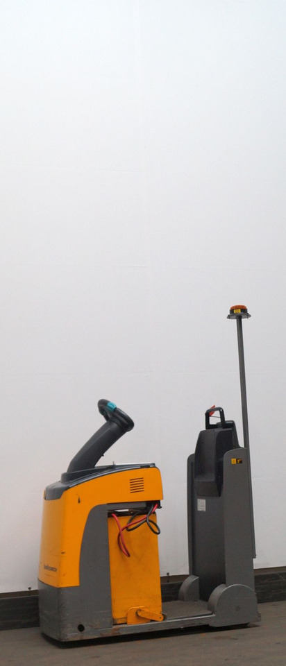 Tow tractor Jungheinrich EZS130