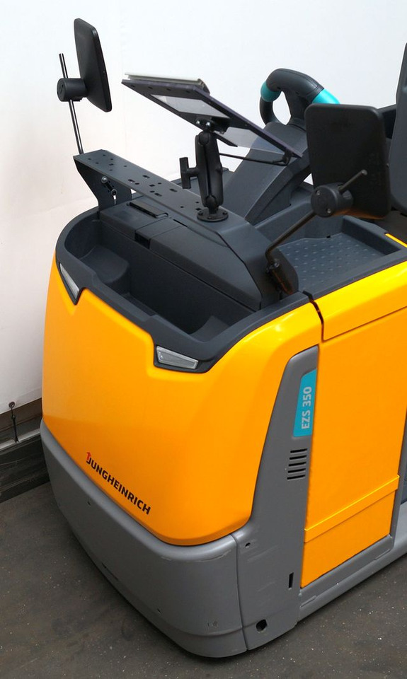 Tow tractor Jungheinrich EZS350