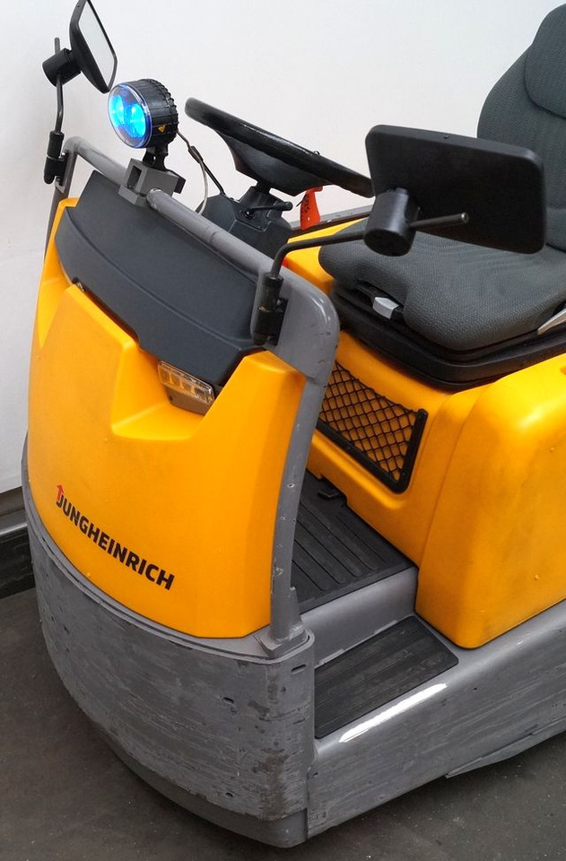 Tow tractor Jungheinrich EZS570