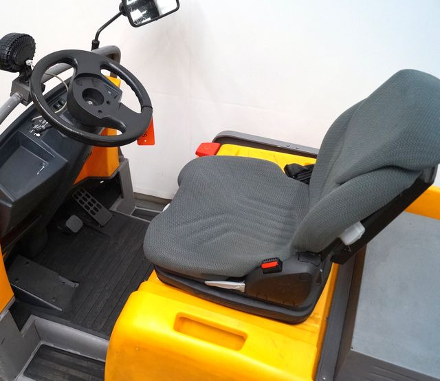 Tow tractor Jungheinrich EZS570