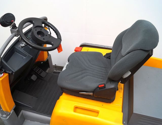 Tow tractor Jungheinrich EZS570