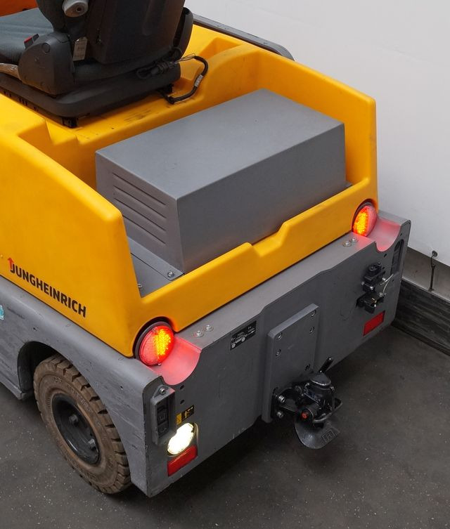 Tow tractor Jungheinrich EZS570