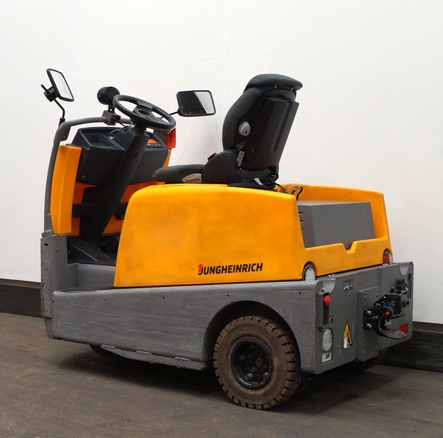 Tow tractor Jungheinrich EZS570