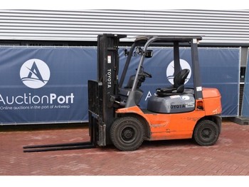 Forklift Toyota 02-7FDF25: picture 1