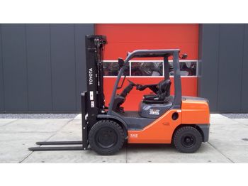Forklift Toyota 02-8FDJF35: picture 1