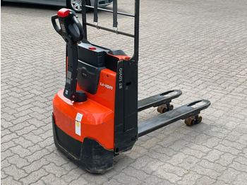 Pallet truck Toyota LWE140: picture 1