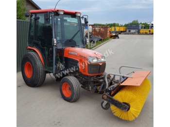 Municipal tractor Kubota B3030 w/sweeper: picture 1