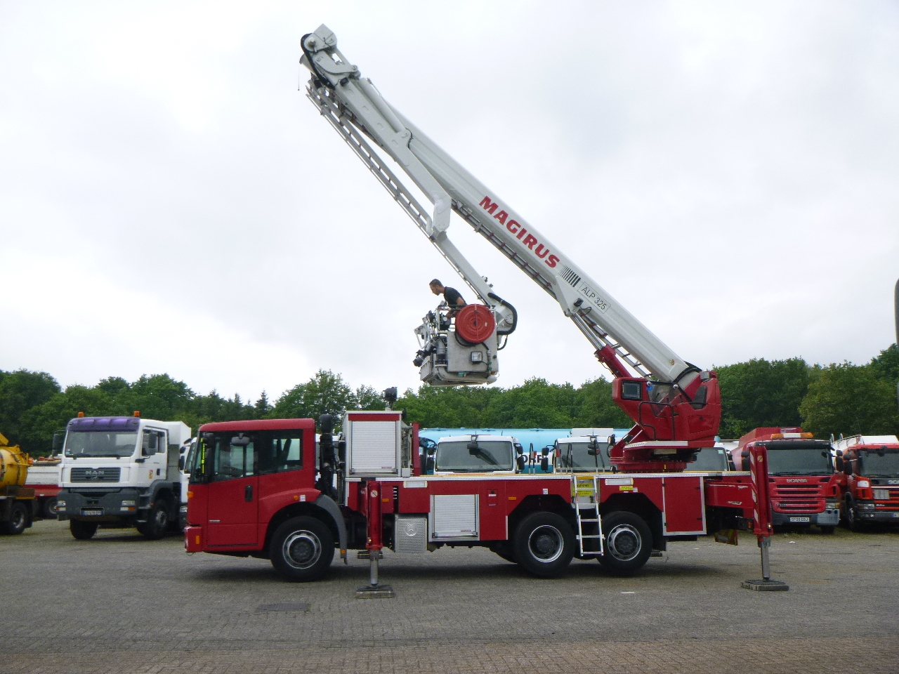 Fire engine Mercedes Econic 6x2 RHD Magirus ALP325 fire truck: picture 14