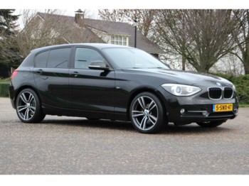 Car BMW 114i Sport, Navi prof. Xenon, NL auto, Dealeronderhouden