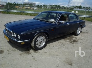 Jaguar XJ6 3.2 E2 - Car