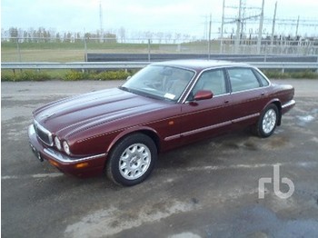 Jaguar XJ8 - Car