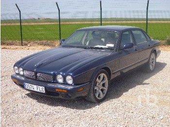 Jaguar XJRV8 - Car