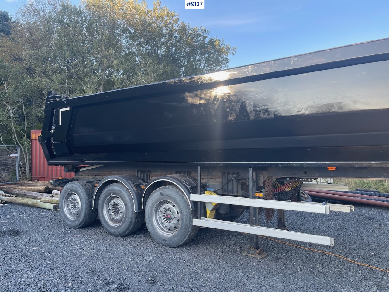 Leasing of  Carnehl tipping semi trailer in good condition Carnehl tipping semi trailer in good condition: picture 1
