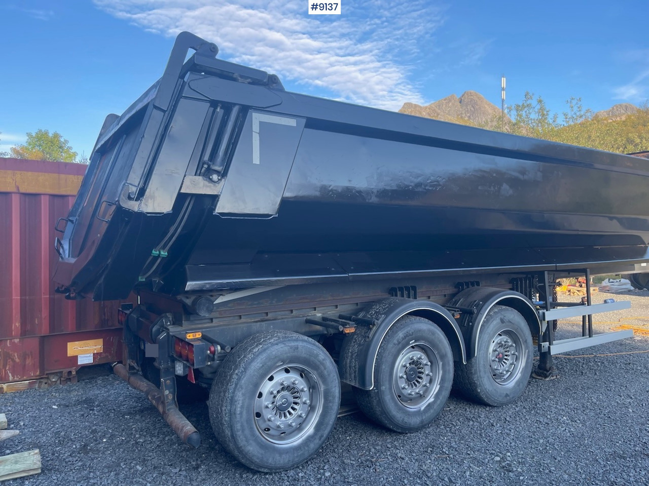 Leasing of  Carnehl tipping semi trailer in good condition Carnehl tipping semi trailer in good condition: picture 3