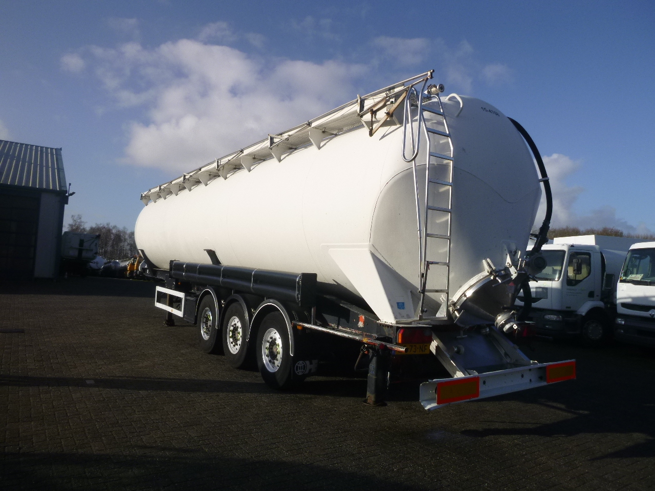 Tanker semi-trailer for transportation of flour Feldbinder Powder tank alu 63 m3 (tipping): picture 3