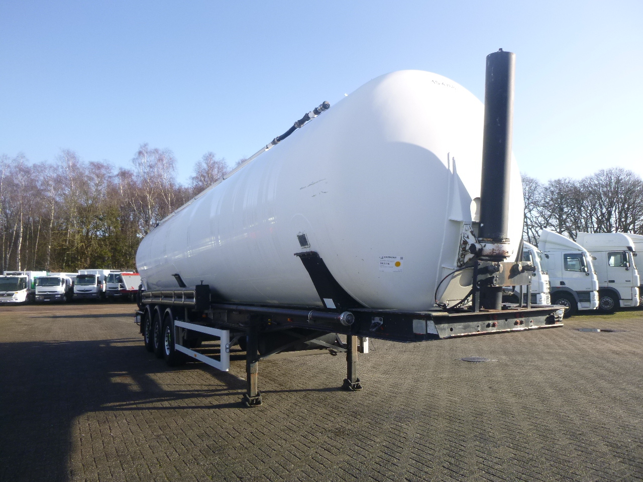 Tanker semi-trailer for transportation of flour Feldbinder Powder tank alu 63 m3 (tipping): picture 2