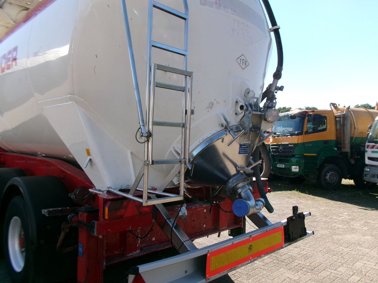 Tanker semi-trailer for transportation of flour Feldbinder Powder tank alu (tipping) 60 m3: picture 11