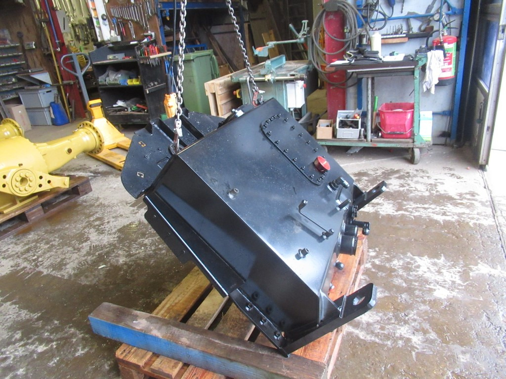 Hydraulic tank for Construction machinery Caterpillar 962M -: picture 3