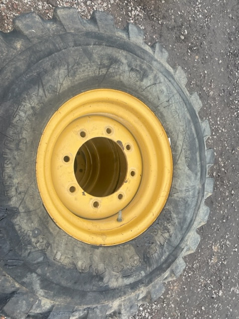 Wheel and tire package for Wheel loader Koła opony firestone 405/70 r18 Cat 906: picture 2