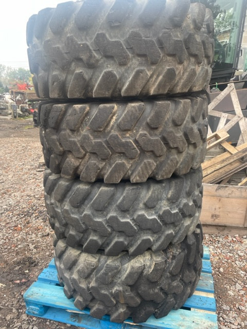 Wheel and tire package for Wheel loader Koła opony firestone 405/70 r18 Cat 906: picture 4
