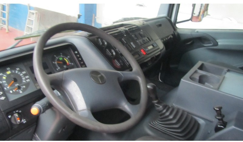 Cab and interior Mercedes-Benz AXOR Cabine Axor: picture 8