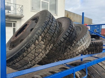 Tire Michelin 245/70 R19.5: picture 1