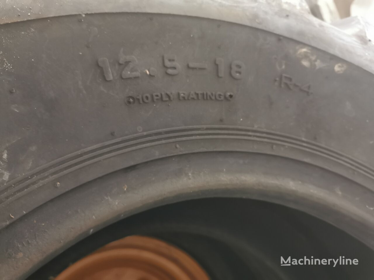 New Tire for Backhoe loader New JCB Sitemaster 12.5-18: picture 3