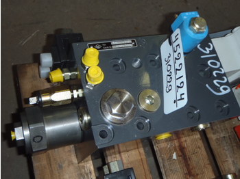 Hydraulic valve for Construction machinery O&K 4522124: picture 1