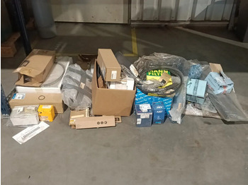 Onbekend o.a. CAT en Donaldson - Spare parts
