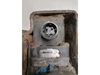 Brake valve for Truck Volvo Air suspension control valve, ECAS 20514449: picture 2