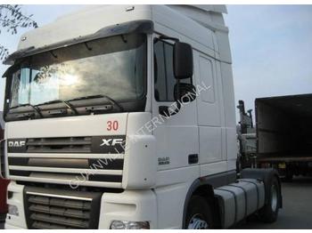 Tractor unit DAF XF105: picture 1