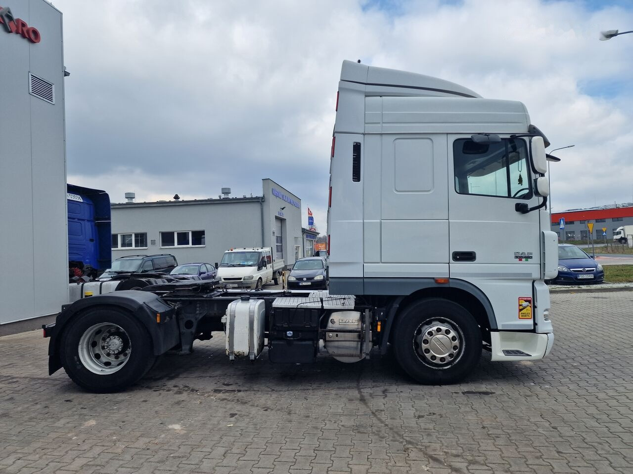 Tractor unit DAF XF105.460: picture 10