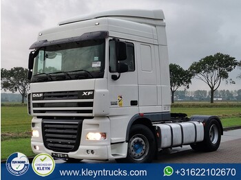 Tractor unit DAF XF 105.460 spacecab