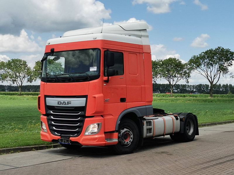 Tractor unit DAF XF 440 spacecab manual: picture 2
